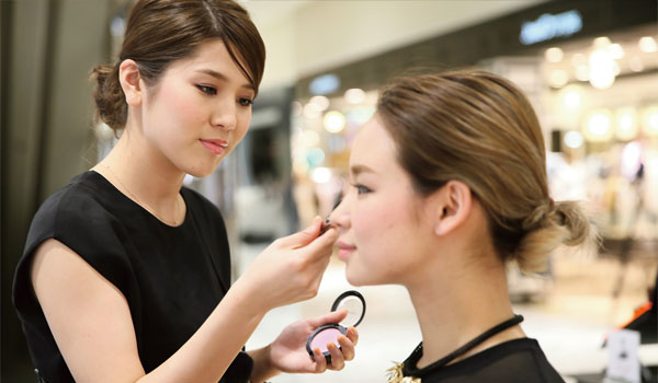 Nghề make up là gì? Những điều cần biết khi theo đuổi nghề make up