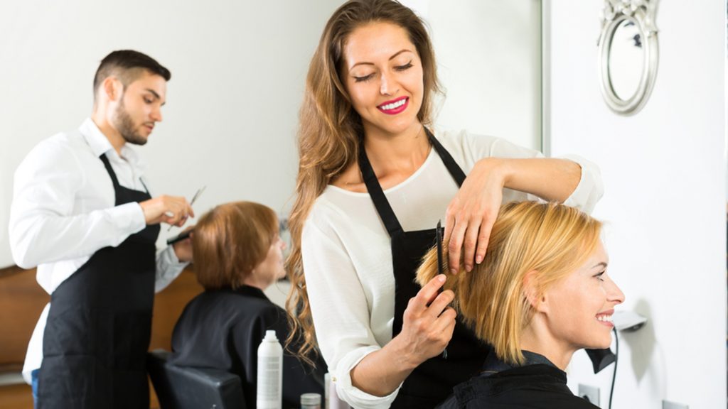 Tìm hiểu nghề cắt tóc có thực sự phù hợp với các bạn trẻ?