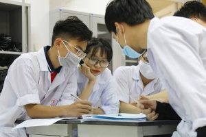 Chính sách miễn, giảm học phí đối với sinh viên ngành Y có thể khác nhau tùy theo quy định của từng trường và từng nhóm đối tượng